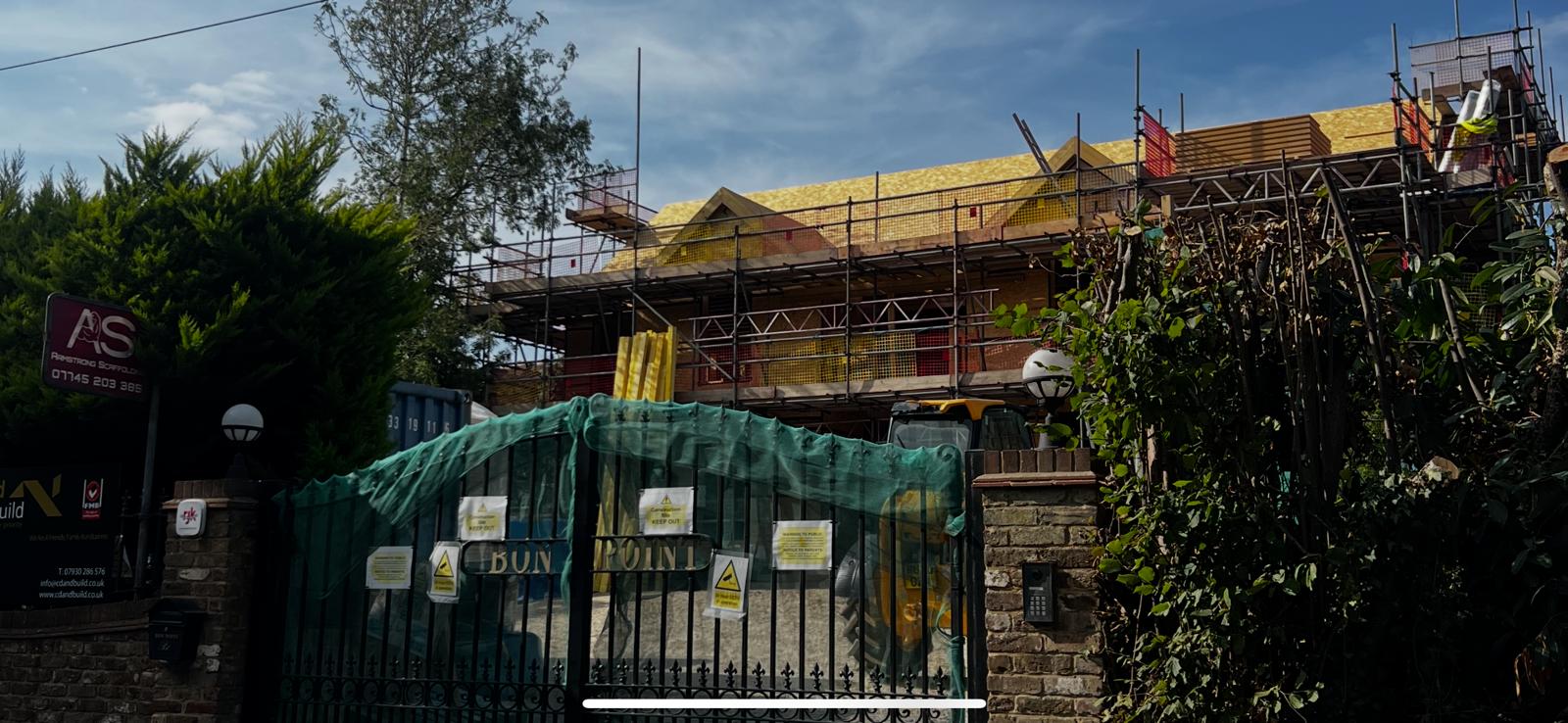 New Build Timber Frame Scaffolding, Orpington - Armstrong Scaffolding Armstrong Scaffolding new build scaffolding around a residential timber frame house construction in Orpington with edge protection and roof-level working platforms